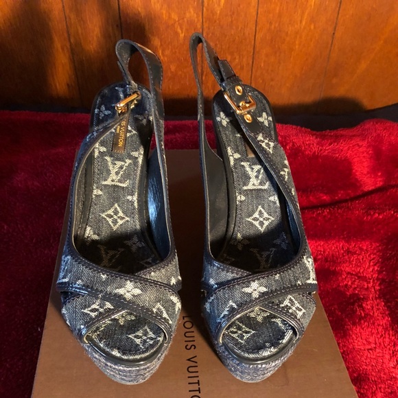 LV BLUE DENIM PLATFORM SANDALS.  SZ 11 - Picture 1 of 6